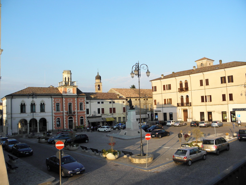Piazza Garibaldi, Ariano nel Polesine